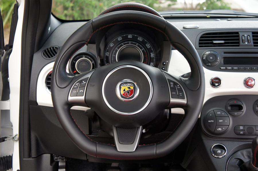  Fiat 500 Abarth 2012 года  (фото 26 из 121)